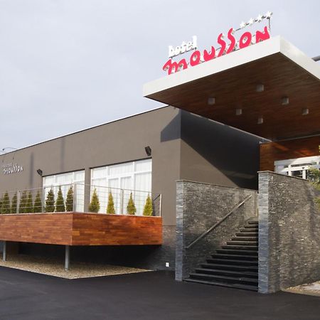 Hotel Mousson Michalovce Eksteriør bilde