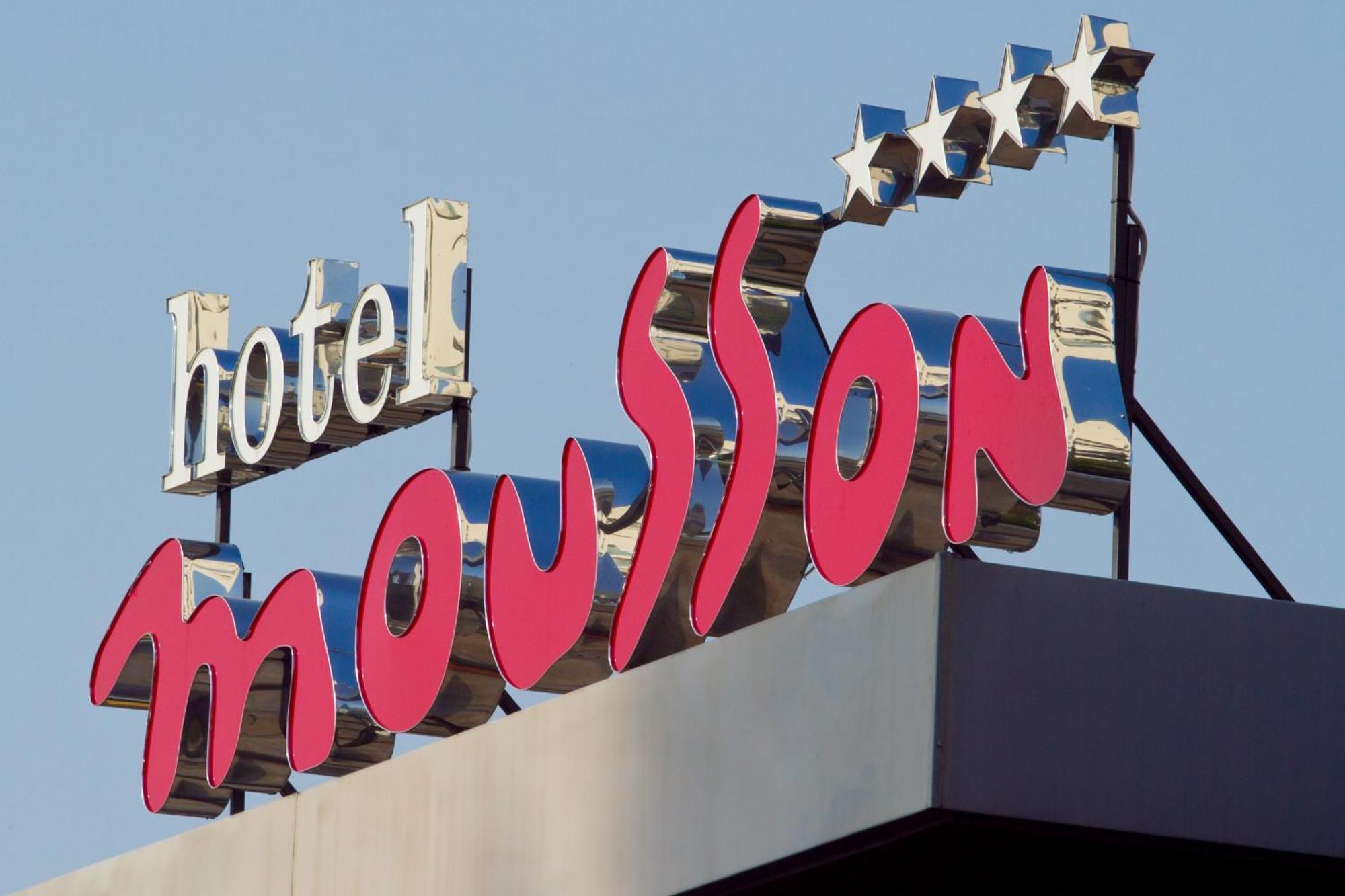 Hotel Mousson Michalovce Eksteriør bilde